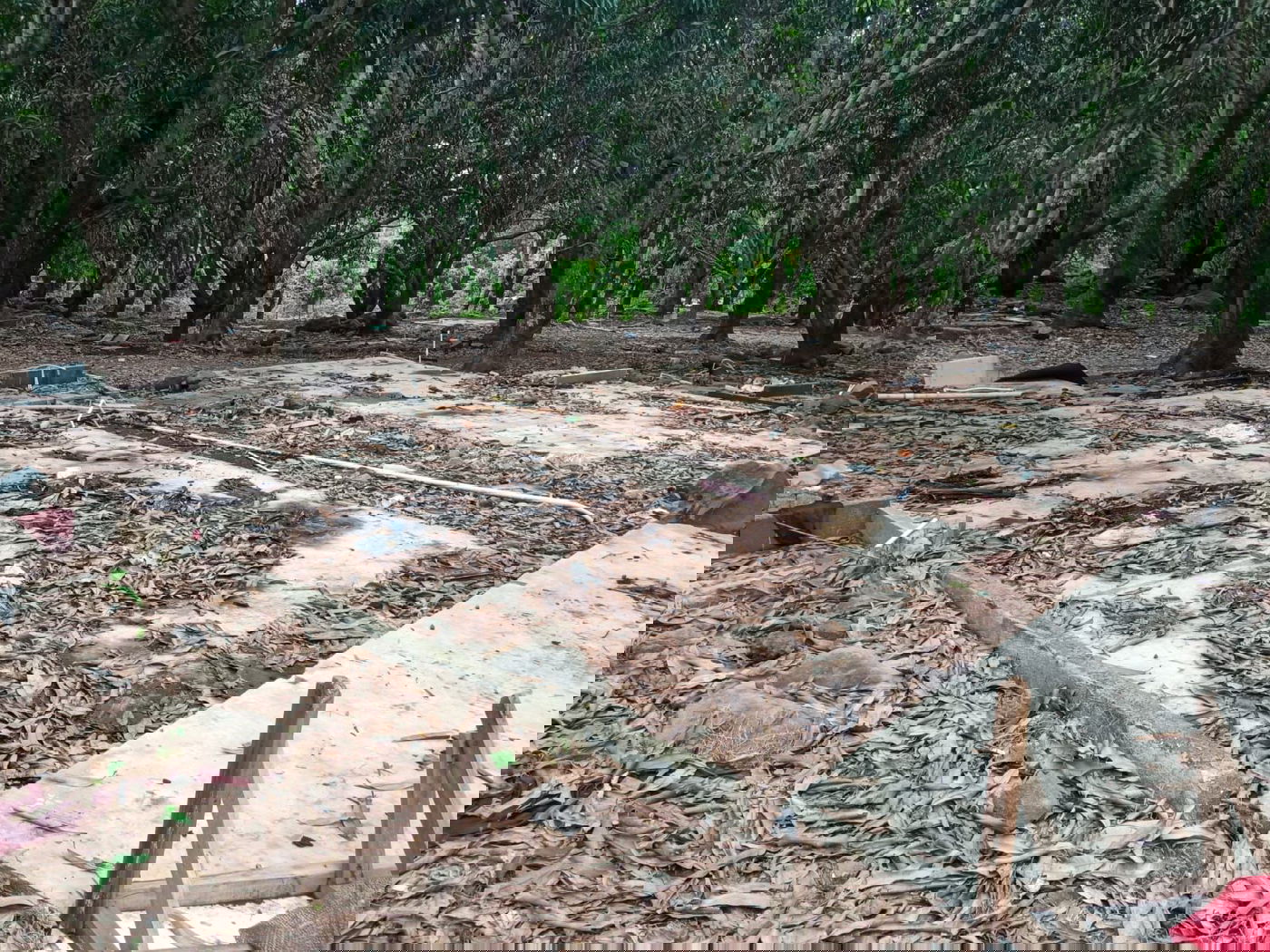 מקווה, בגדים ונעליים; כך נראה המתחם העזוב של כת 'לב טהור' בגואטמלה