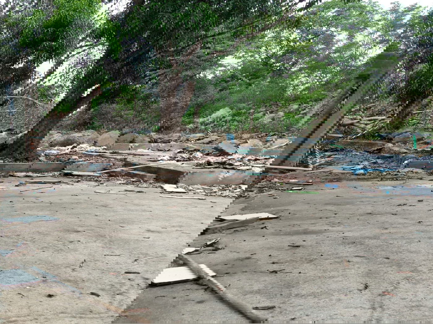 מקווה, בגדים ונעליים; כך נראה המתחם העזוב של כת 'לב טהור' בגואטמלה