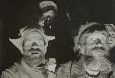 רוסים נדהמים צופים בסרט לראשונה בחייהם