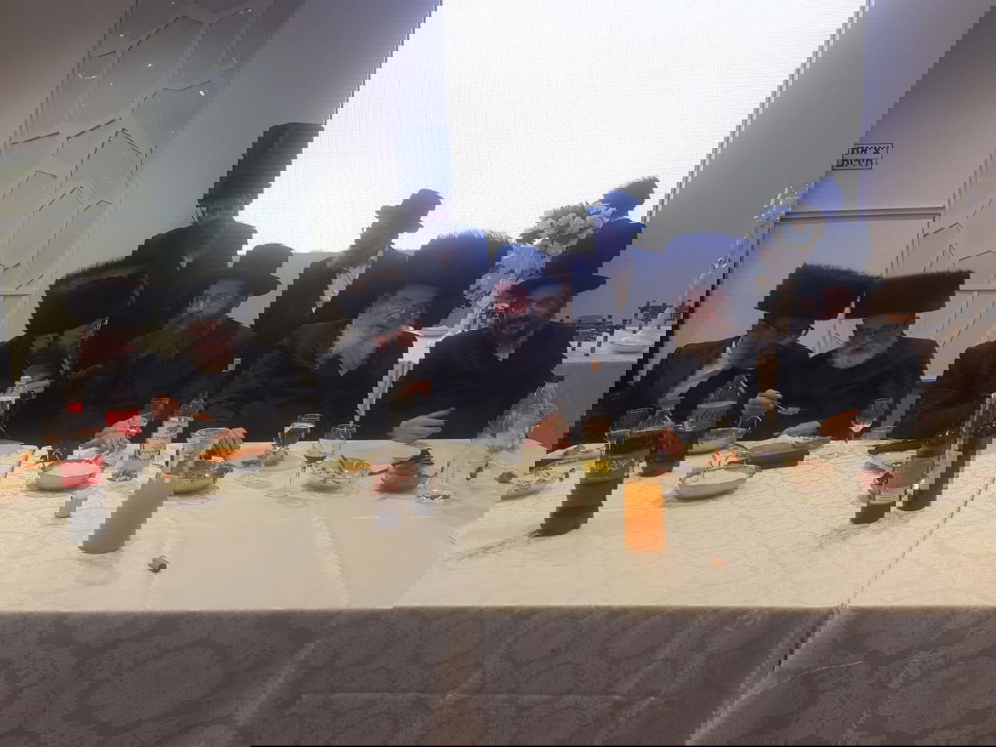 הפרשן הפוליטי חיתן בת - כולם התייצבו • צפו