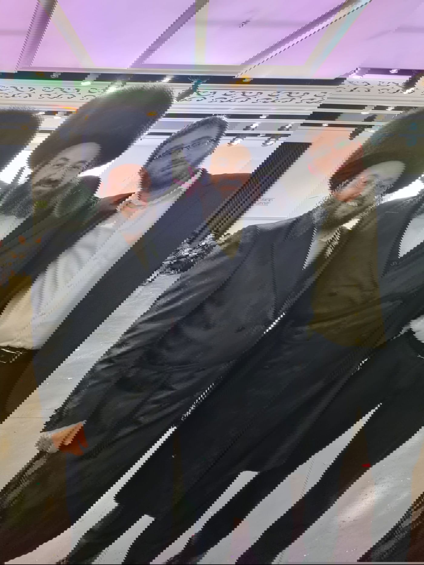 הפרשן הפוליטי חיתן בת - כולם התייצבו • צפו