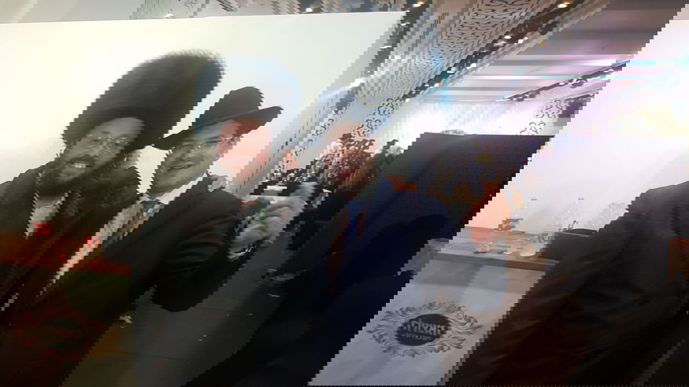 הפרשן הפוליטי חיתן בת - כולם התייצבו • צפו