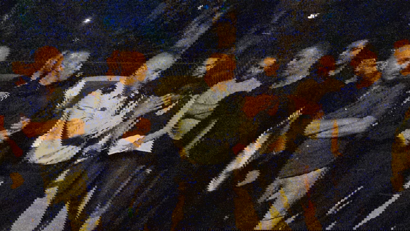 חריג בי-ם: חשודים תקפו שוטרים, ניהלו מרדף וחטפו נשק