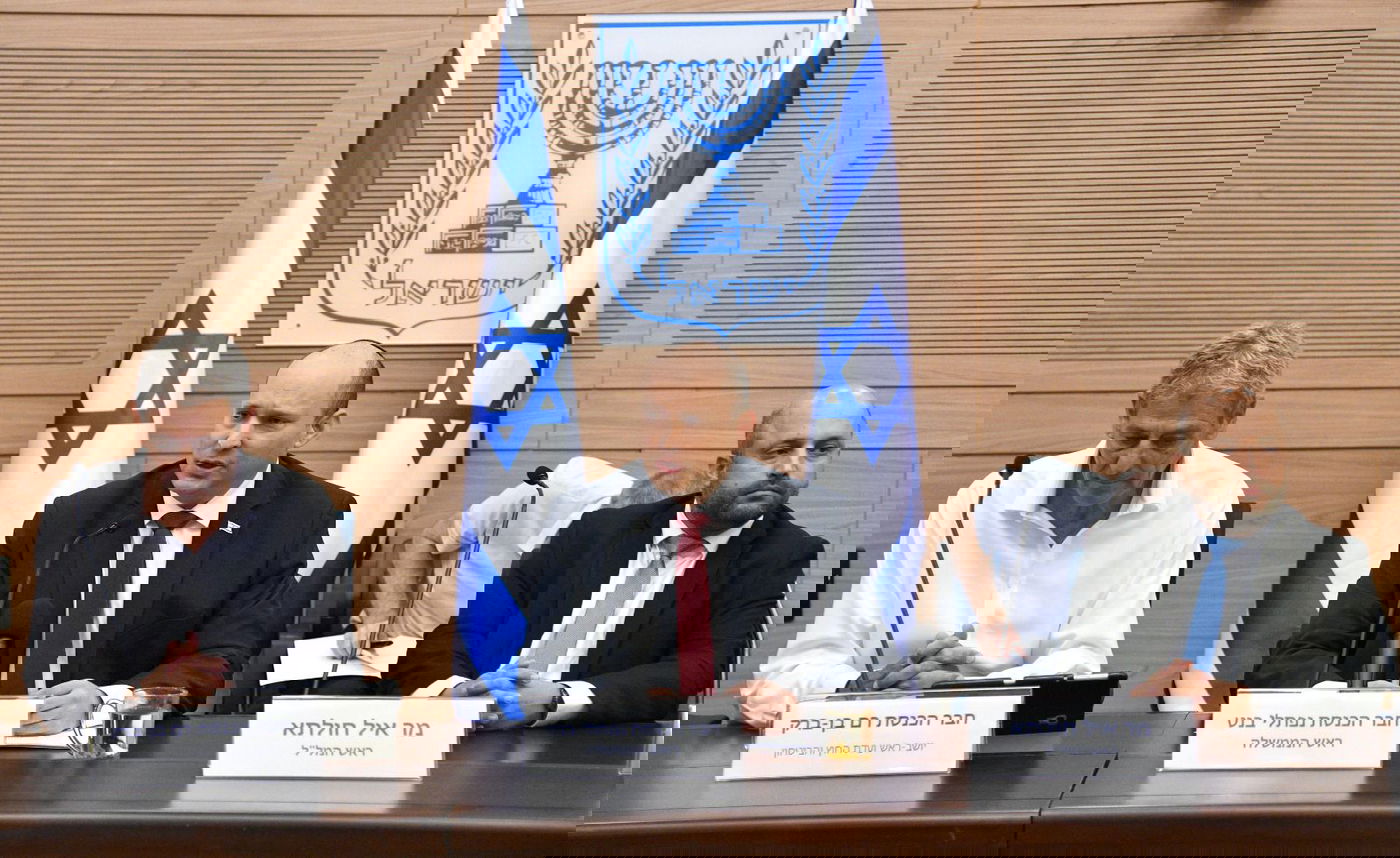 רה"מ בנט, יו"ר ועדת החוץ והביטחון בן ברק וראש המל"ל חולתא בדיון בכנסת השבוע