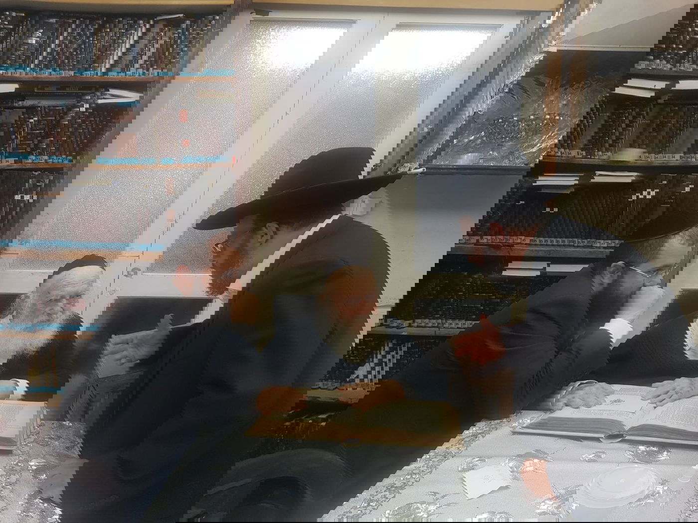 מקבל את ברכתו של מרן הגר"ח קניבסקי זצ"ל לפתוח את השלוחה החרדית באמב"י