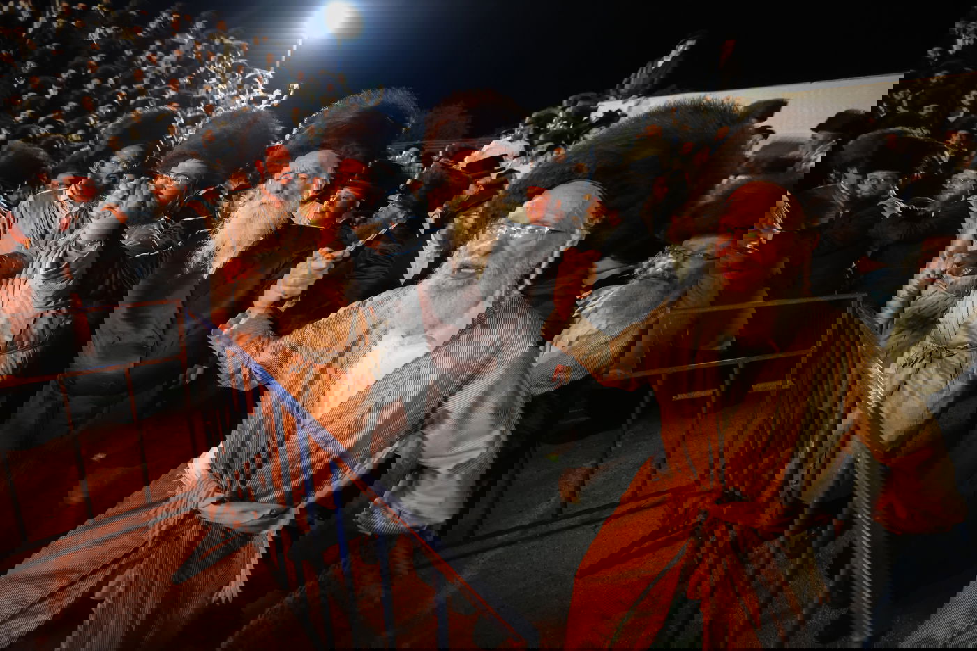 בחודש סיון: הרבי מלעלוב בהדלקה במירון