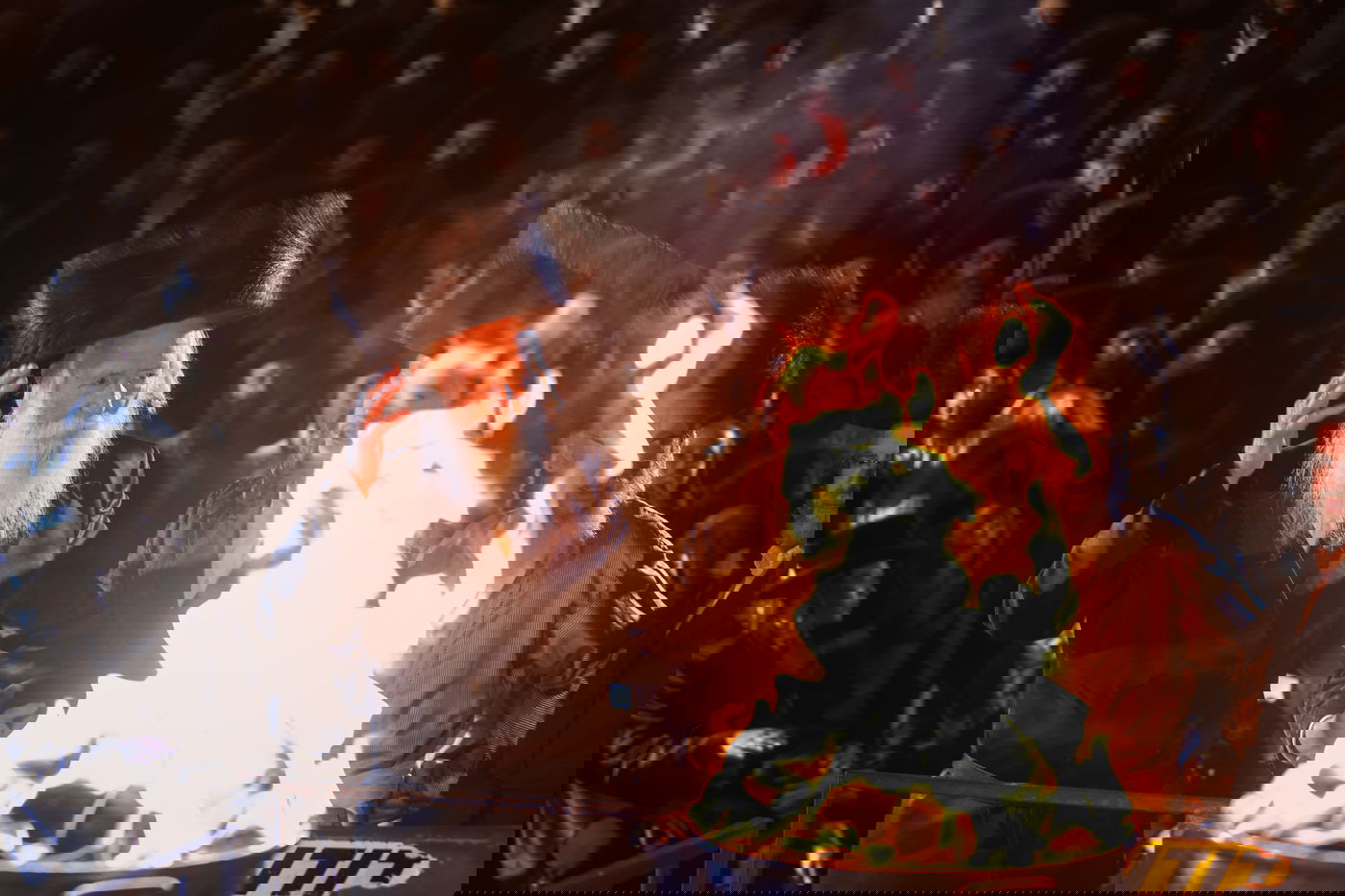 בחודש סיון: הרבי מלעלוב בהדלקה במירון