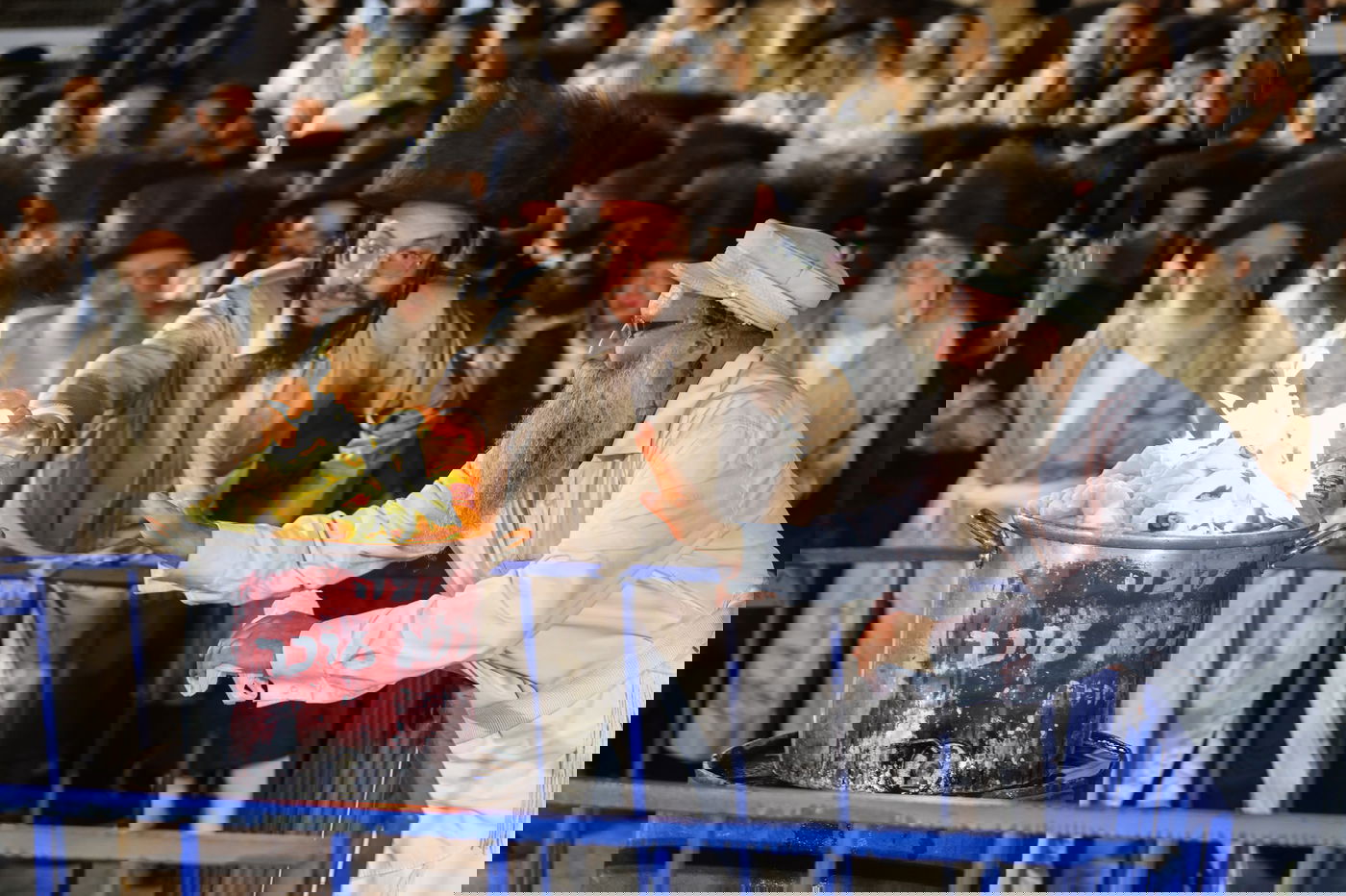 בחודש סיון: הרבי מלעלוב בהדלקה במירון