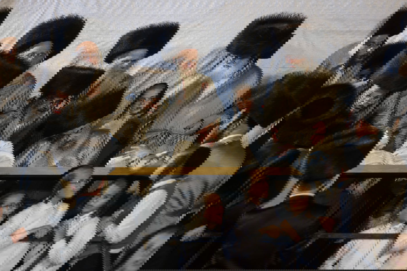 בחודש סיון: הרבי מלעלוב בהדלקה במירון