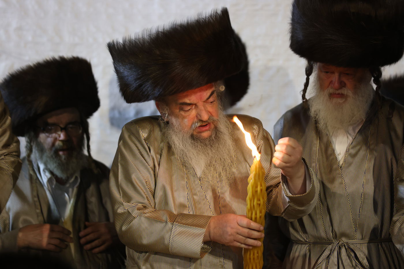 בחודש סיון: הרבי מלעלוב בהדלקה במירון