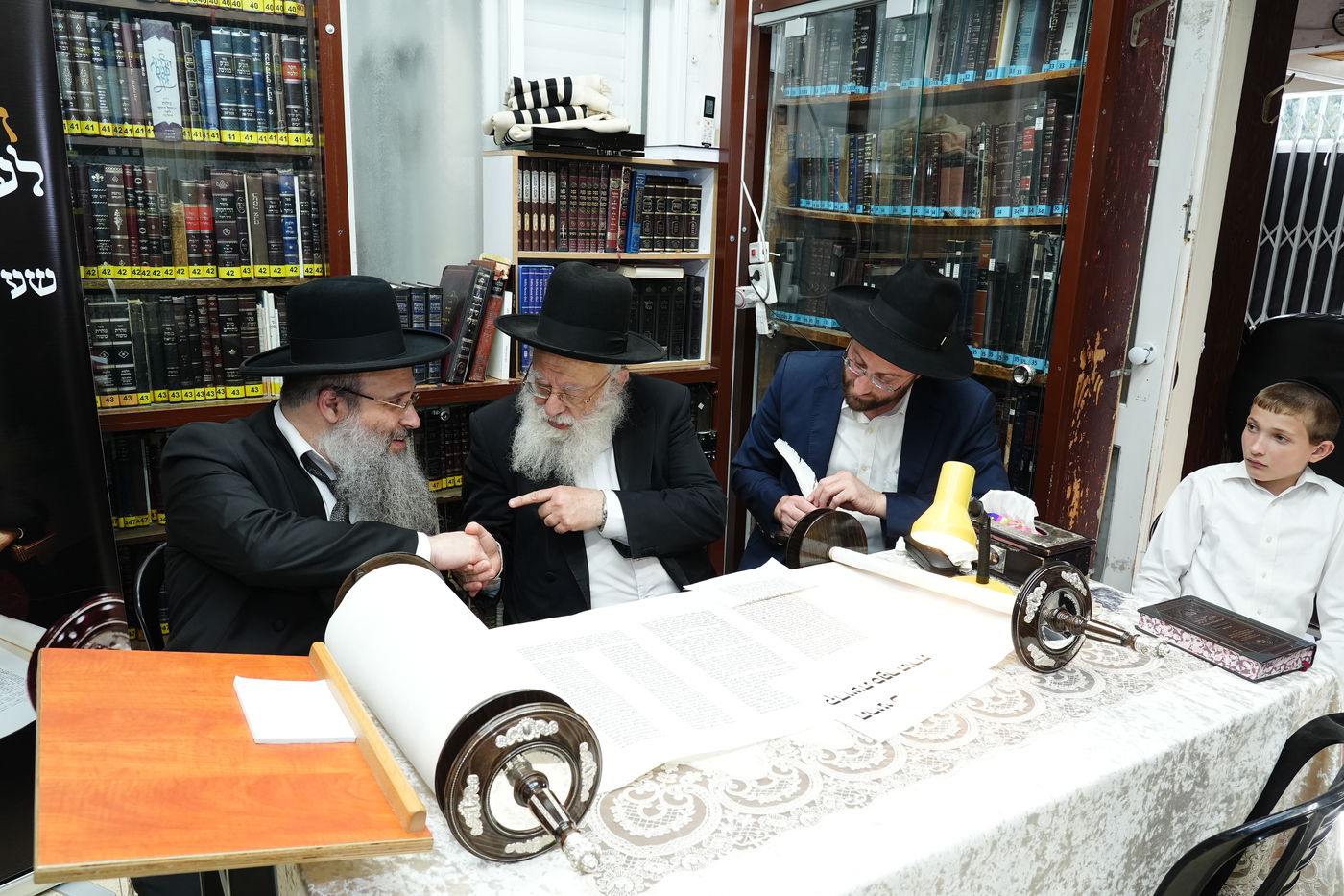 מוסדות 'דרך אמונה' הכניסו את ספר התורה לחדרו של מרן זיע"א