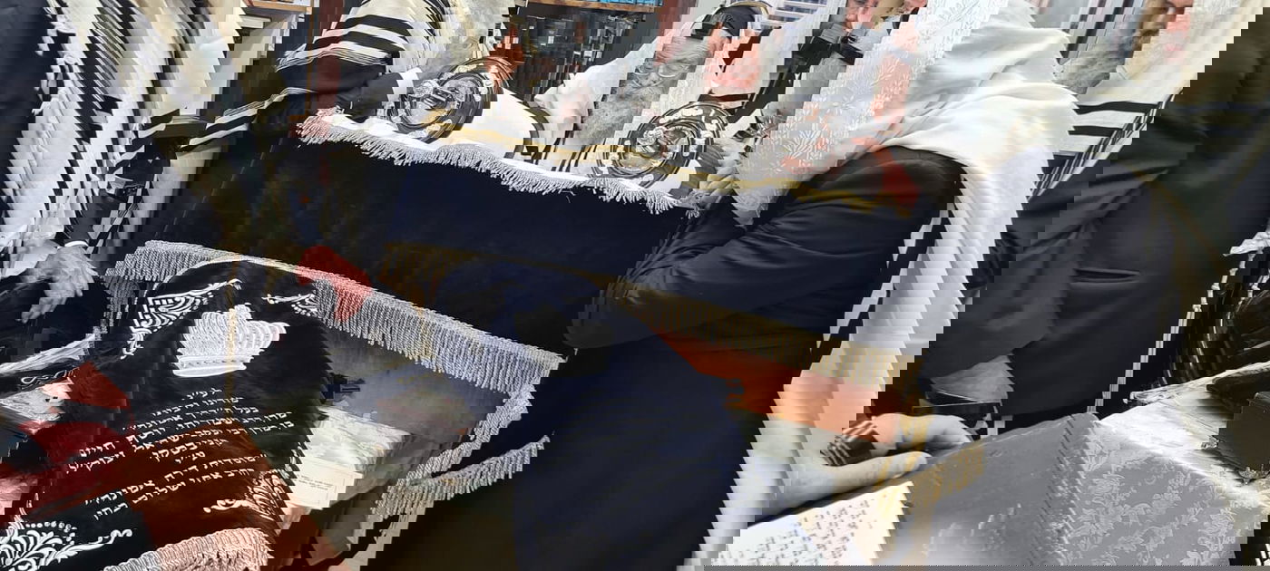 מוסדות 'דרך אמונה' הכניסו את ספר התורה לחדרו של מרן זיע"א