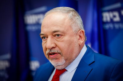 שר האוצר ליברמן זועם: כוללים צצים כמו פיטריות