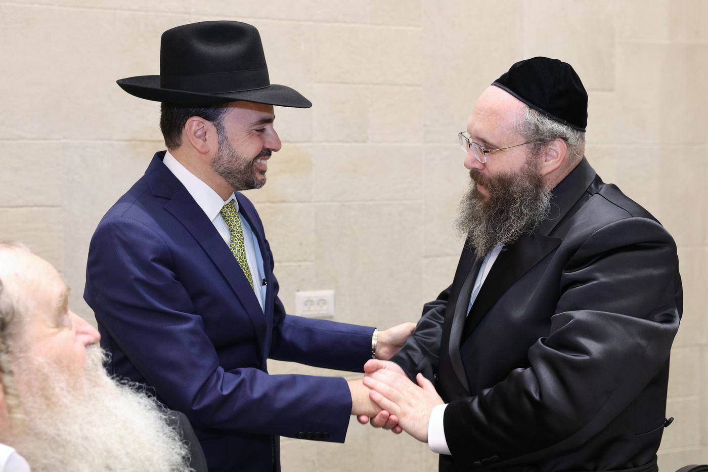 עורך 'הדרך' חיתן את בתו, כולם התייצבו • צפו