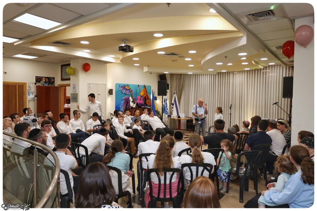 הזמר עקיבא הפתיע בחור חרדי חולה בסרטן