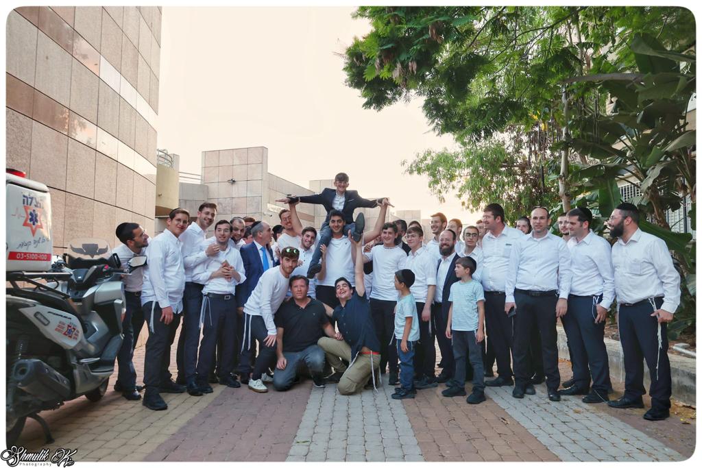 הזמר עקיבא הפתיע בחור חרדי חולה בסרטן