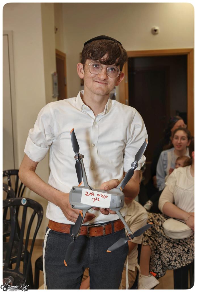 הזמר עקיבא הפתיע בחור חרדי חולה בסרטן