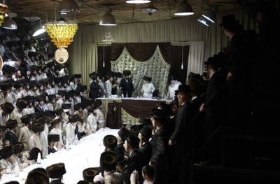 טיש בחצר פינסק קרלין