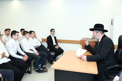 הרב הראשי הרב לאו בשיעור
