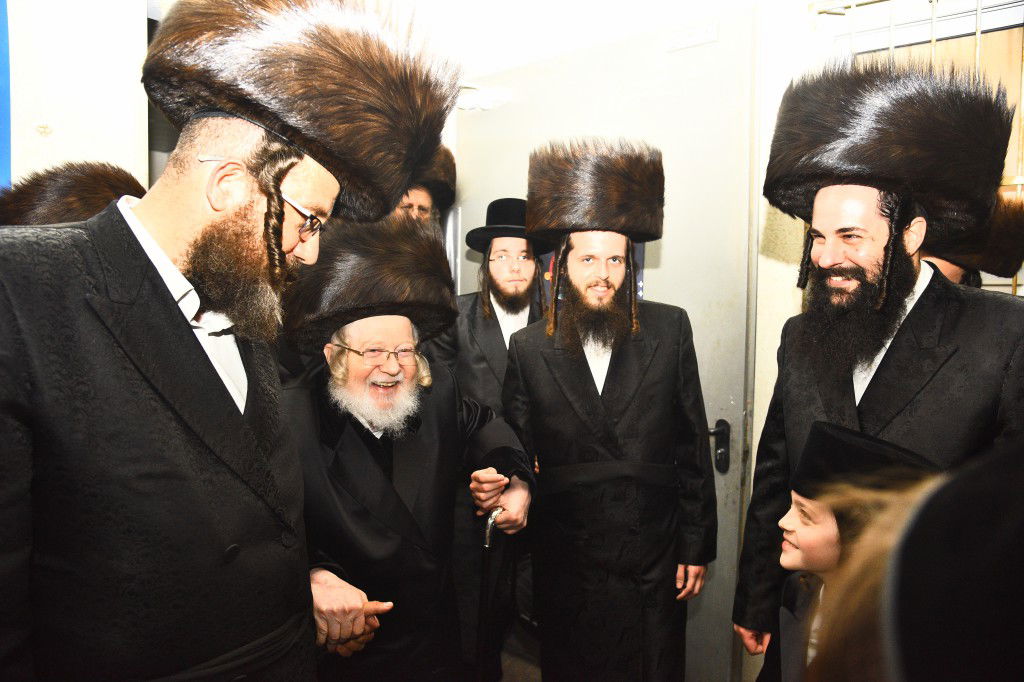 שמחת החתונה לנכדי האדמו"רים מאמשינוב ופרמישלאן; צפו