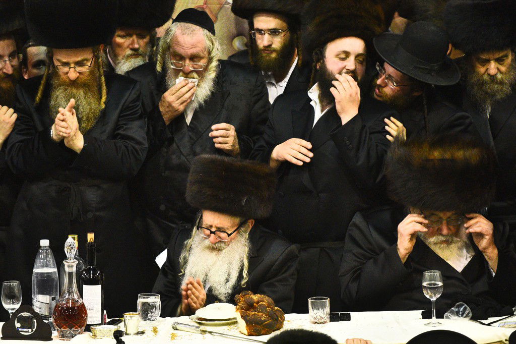 שמחת החתונה לנכדי האדמו"רים מאמשינוב ופרמישלאן; צפו