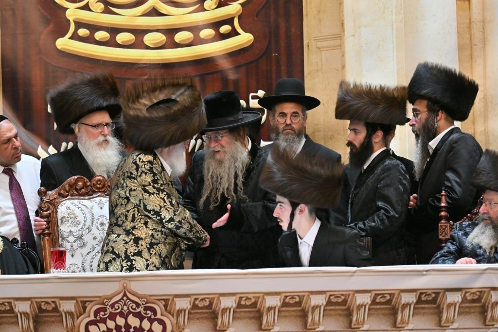 בויז'ניץ חגגו שבע ברכות עם הגר"ש עמאר