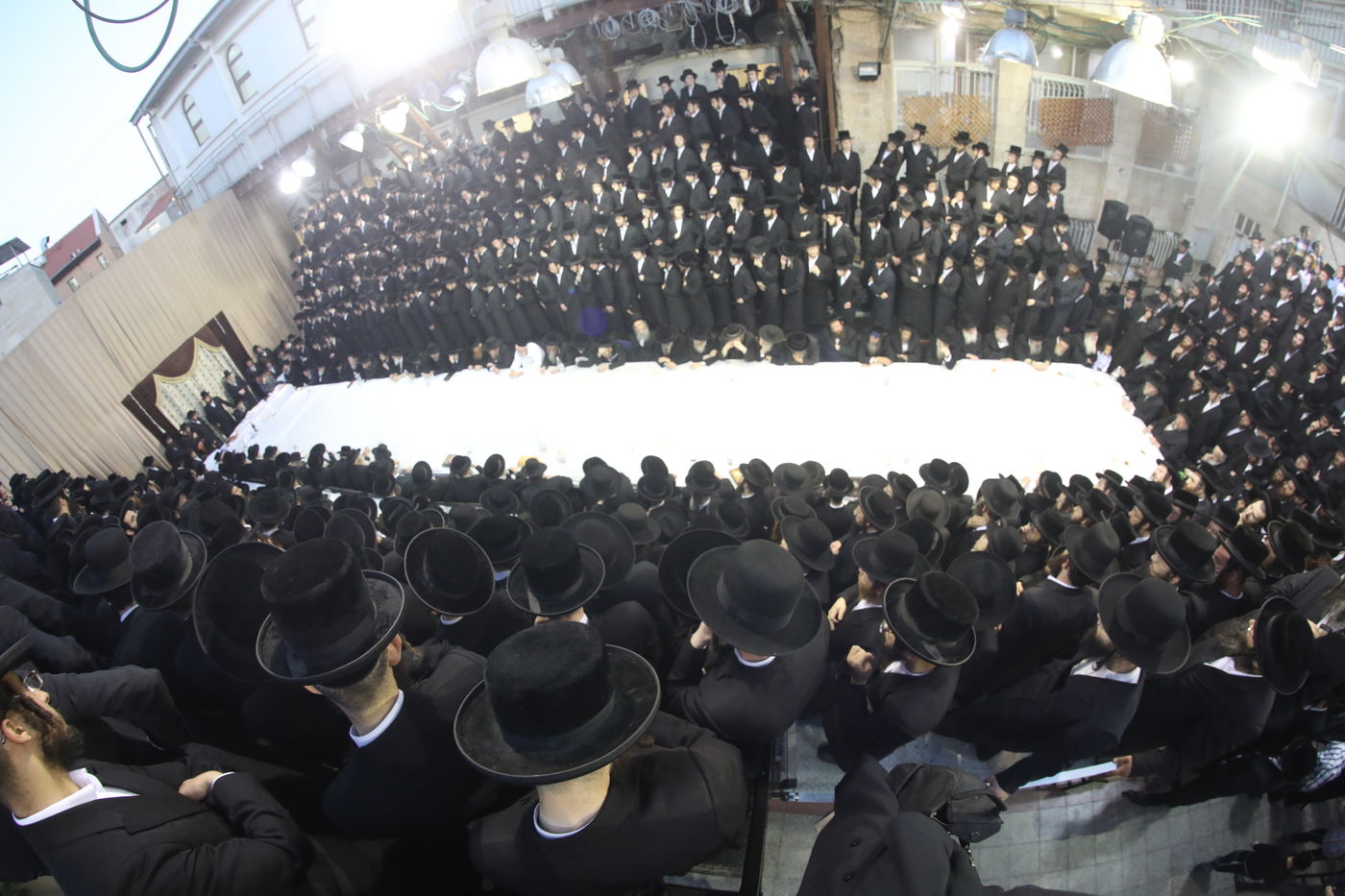 יארצייט בפינסק קרלין; האדמו"ר נשא דברים