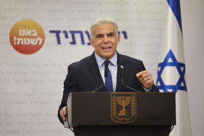 יו"ר יש עתיד יאיר לפיד בפתח ישיבת סיעתו, היום