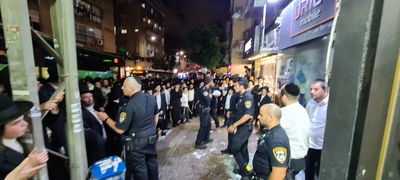 הפגנה אלימה בבני ברק; חמישה נעצרו • צפו