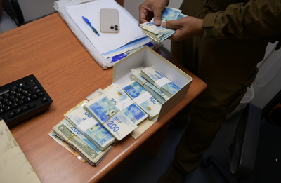 נעצרו חברי כנופיה שעסקו בהונאות מיליונים