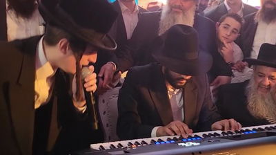 הגאון 'הינוקא' על הקלידים, שטיינמץ שר • צפו