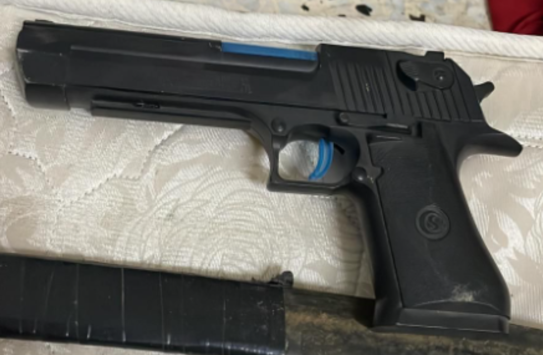 אקדח שנתפס הלילה בחברון