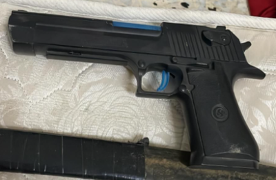 אקדח שנתפס הלילה בחברון