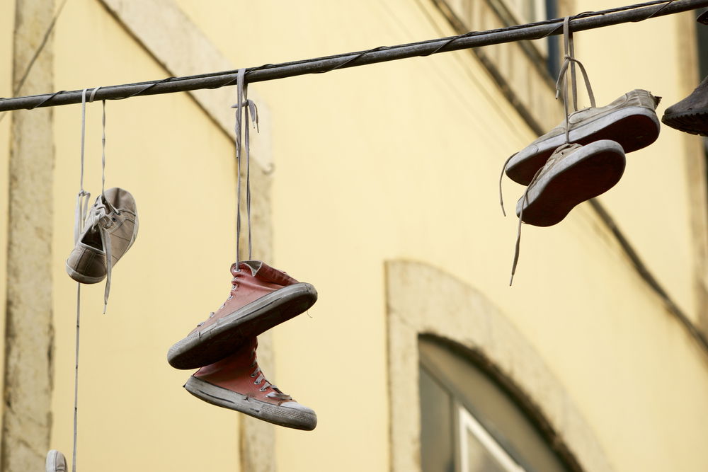 מפצחים את התעלומה - נעליים על חוטי חשמל