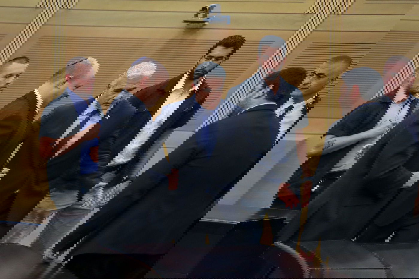 תמונת השבוע: לפיד עושה כבוד לבנט