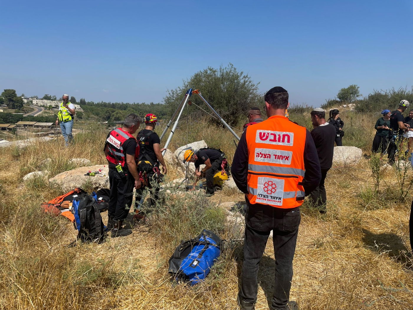 צעיר חולץ במצב קל מבור בעומק 8 מטרים