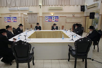 האדמו"רים חברי המועצת בכינוס הקודם