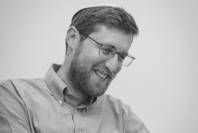 יצחק מאיר מבצע את הניגון העתיק: מזמור שיר