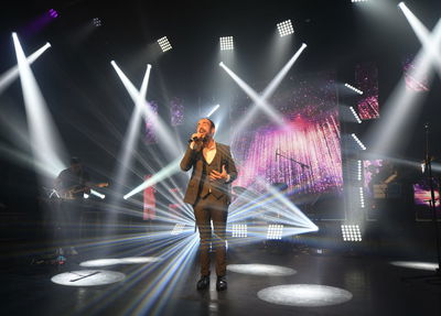 'נמואל' מבצע עם הקהל בלייב: "אלוקים"