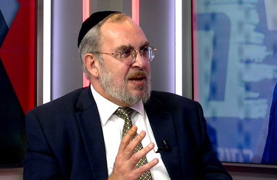 יעקב אשר: "בנט גנב את לבבנו, לא מסתכל לו בפנים"