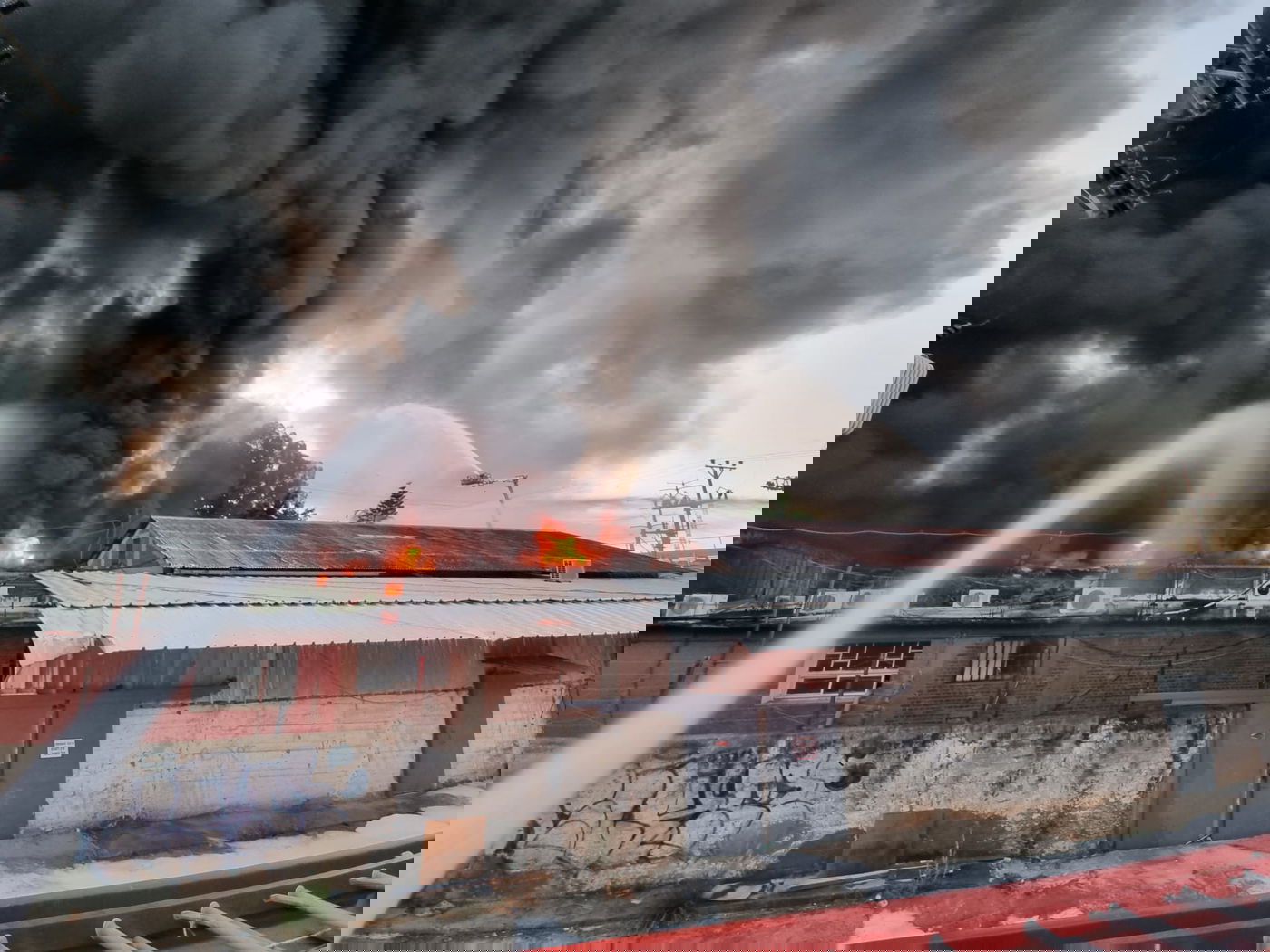 שריפה גדולה במתחם תעשייה בחיפה; צפו