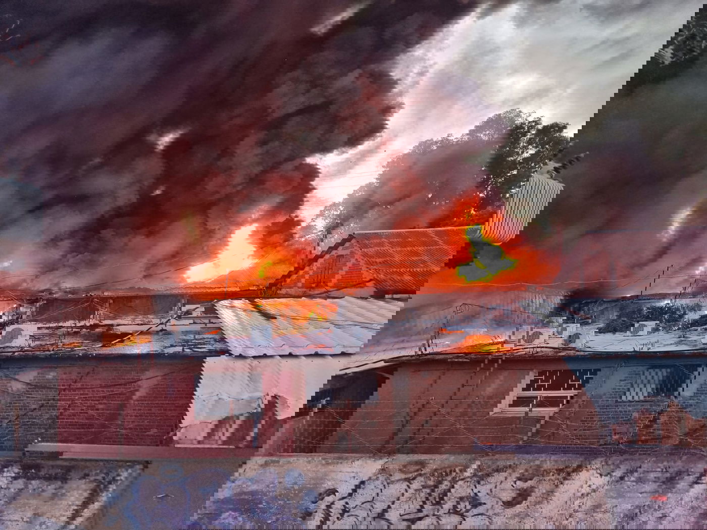 שריפה גדולה במתחם תעשייה בחיפה; צפו