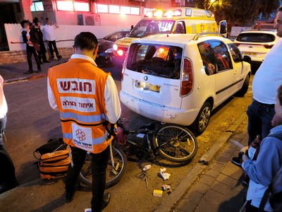ילד התנגש ברכב ופונה במצב בינוני לביה"ח