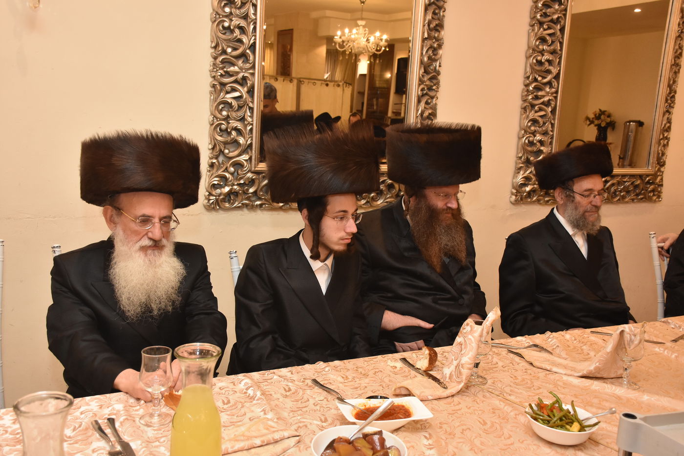 שבע ברכות לנכד רב הקהילה ונכדת האדמו"ר • צפו