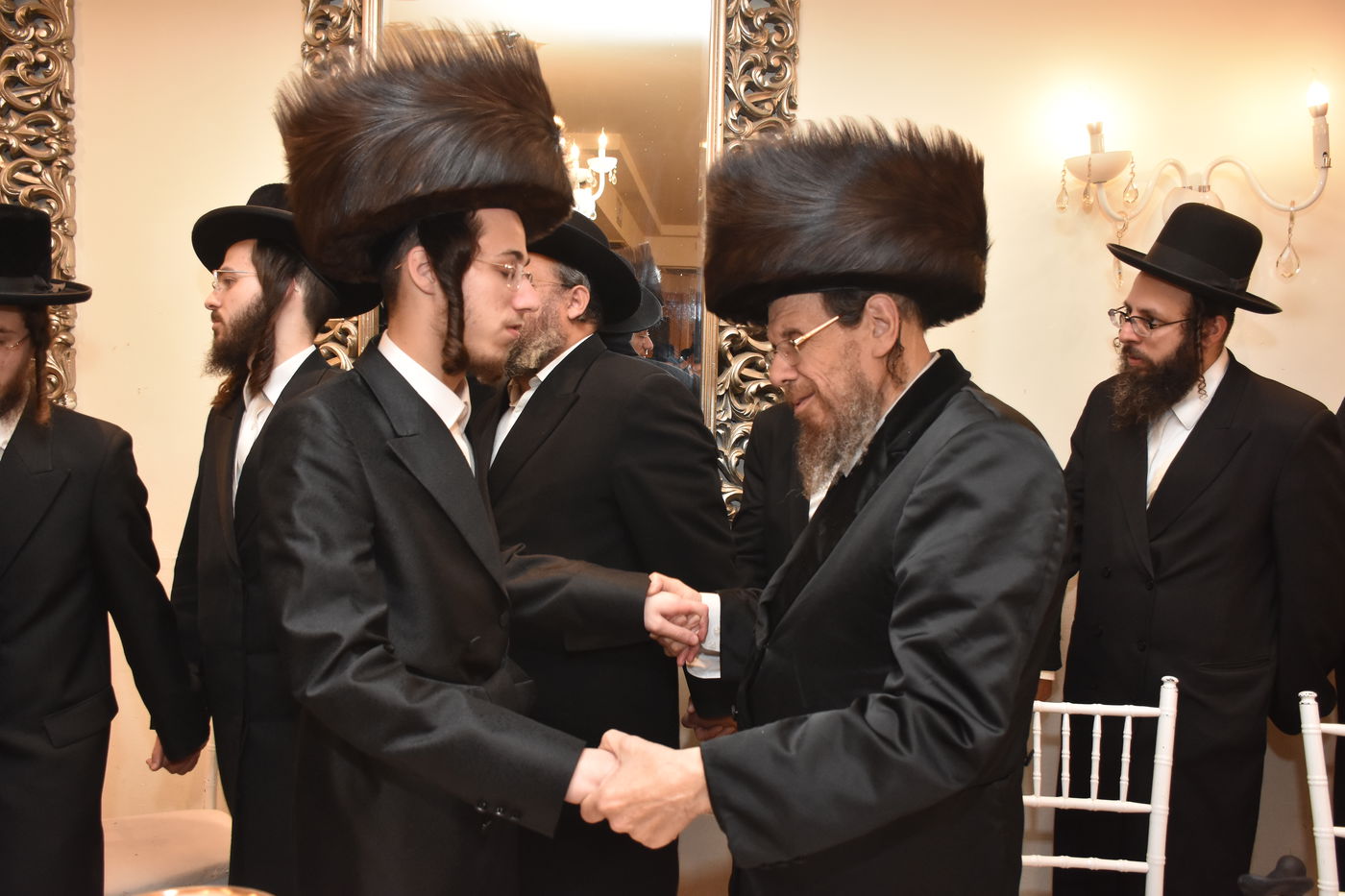 שבע ברכות לנכד רב הקהילה ונכדת האדמו"ר • צפו