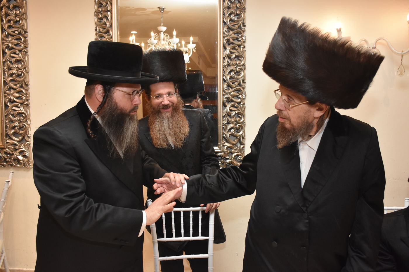 שבע ברכות לנכד רב הקהילה ונכדת האדמו"ר • צפו