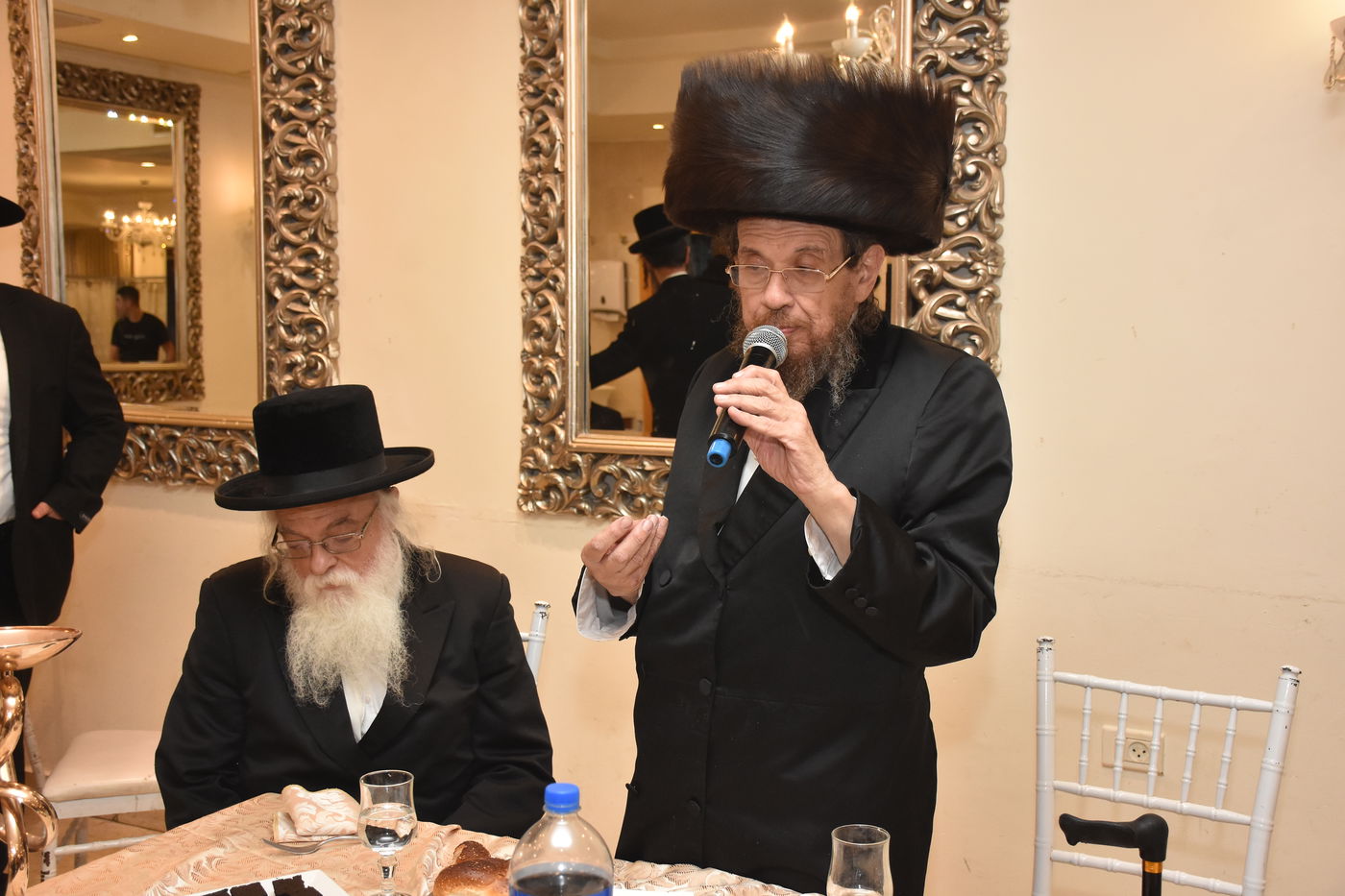 שבע ברכות לנכד רב הקהילה ונכדת האדמו"ר • צפו