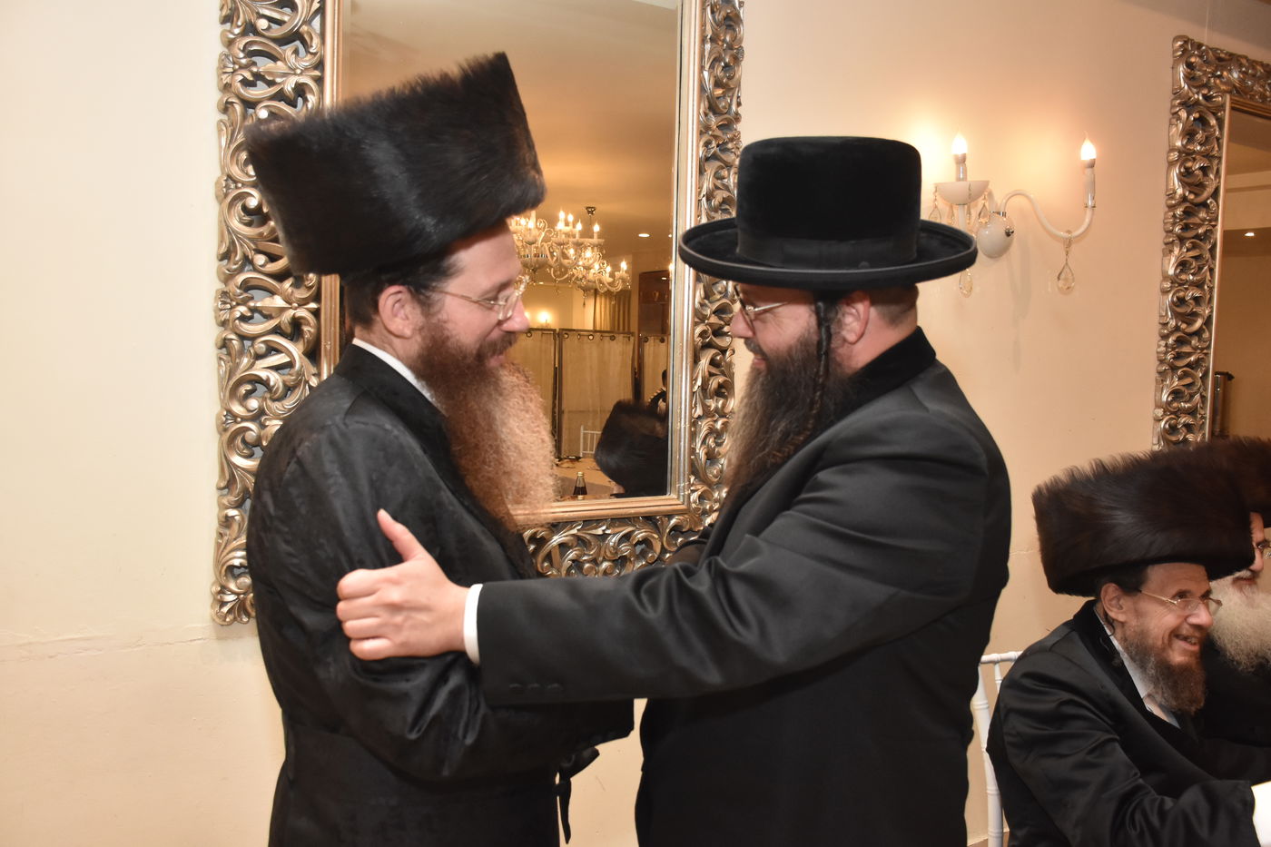 שבע ברכות לנכד רב הקהילה ונכדת האדמו"ר • צפו