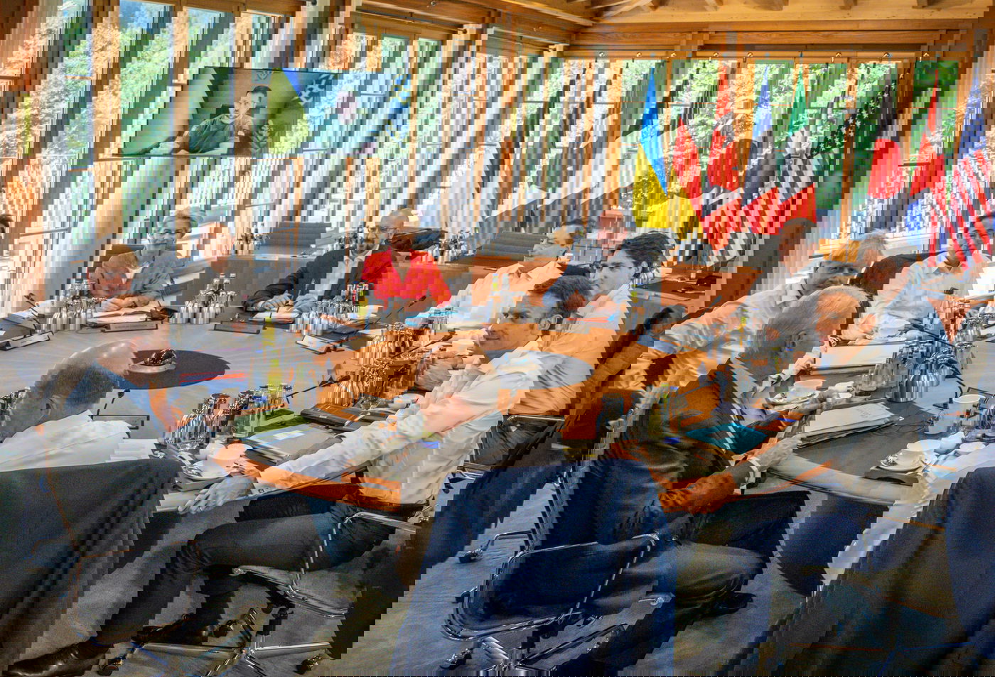 זלנסקי ביקש עוד נשק; ג'ונסון קרא להילחם בגניבה הרוסית