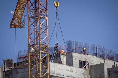 "דירה בהנחה";  המיקום, הזמן וסיכויי הזכייה